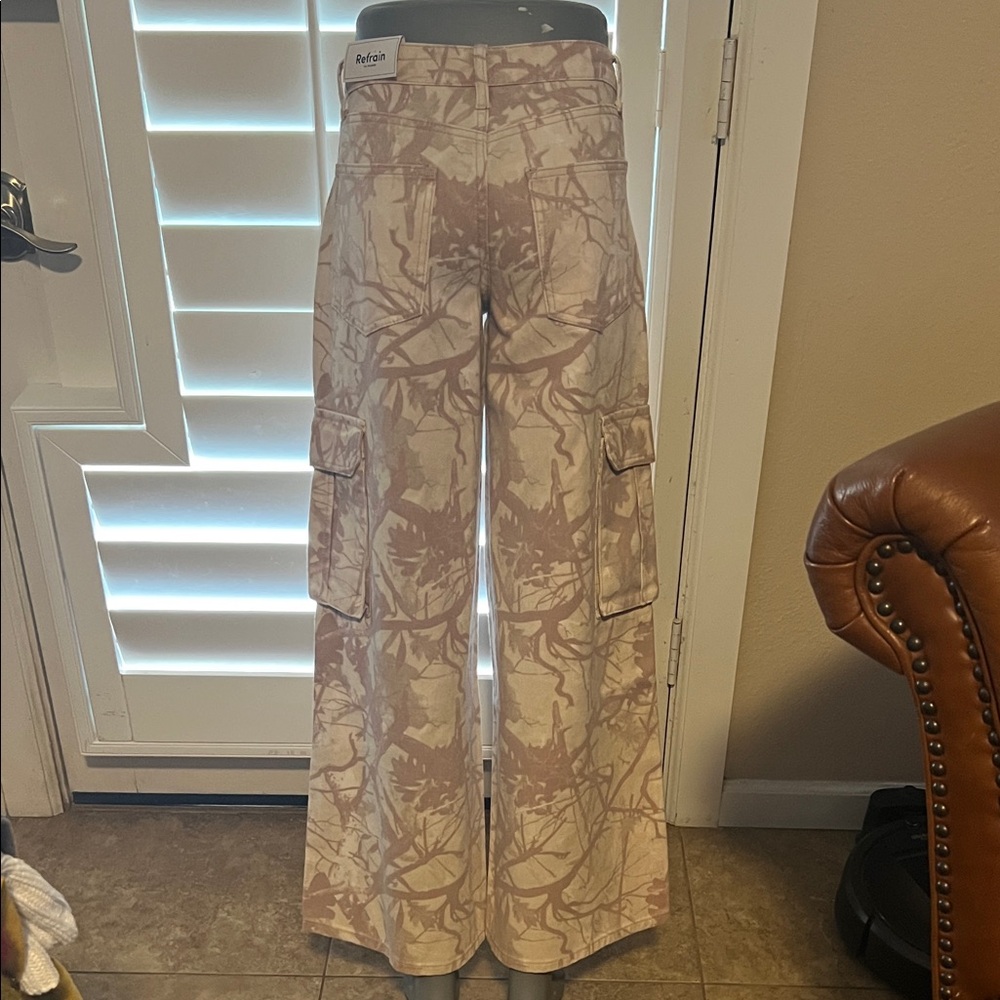 Refrain Patterned Cargo Pants - Picture 3 of 4